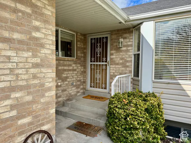 160 W Hidden Hollow Cir, Orem, UT 84058 - Image #3