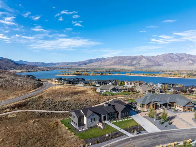 6188 E Hummingbird Pt, Huntsville, UT 84317 - Image #3