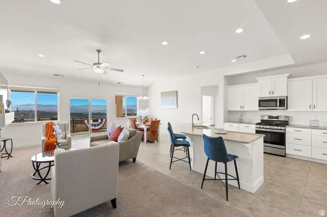 498 E Todd Pl, Washington, UT 84780 - Image #2