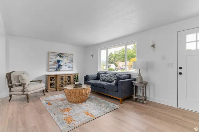 8026 S Laguna Cir W, West Jordan, UT 84088 - Image #3