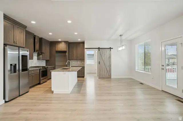 895 Dunes Dr, Syracuse, UT 84075 - Image #2