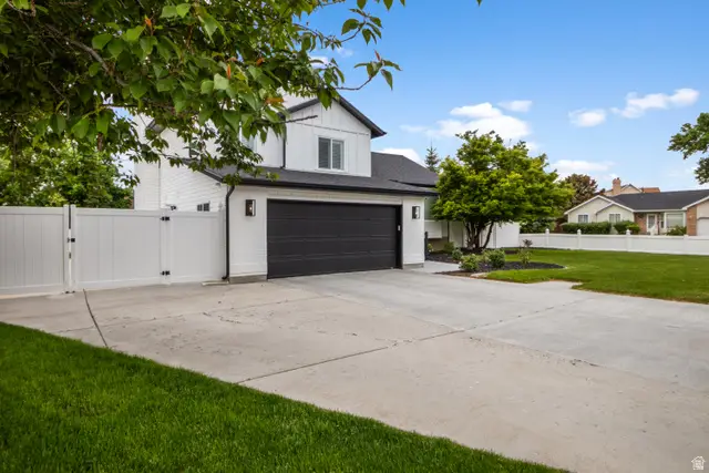 10932 S Segovia Cir, Sandy, UT 84094 - Image #3