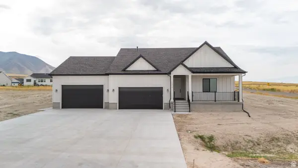 1214 E Highline Rd #208, Lake Point, UT 84074