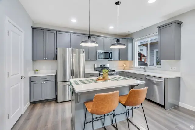 1934 W Parkview Dr S, Syracuse, UT 84075 - Image #3