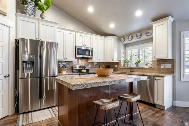 1514 N Silver Hollow Dr, Farmington, UT 84025 - Image #2