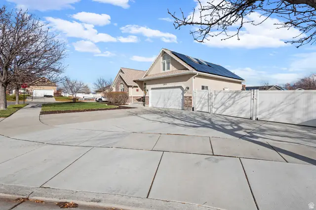 13833 S Sunsprite Ct, Herriman, UT 84096 - Image #3