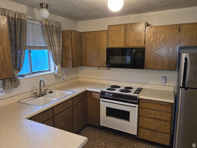 3876 S Burningham Dr W, West Valley City, UT 84119 - Image #3