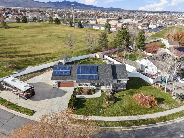 5030 Little Water Peak Dr, Riverton, UT 84065 - Image #2