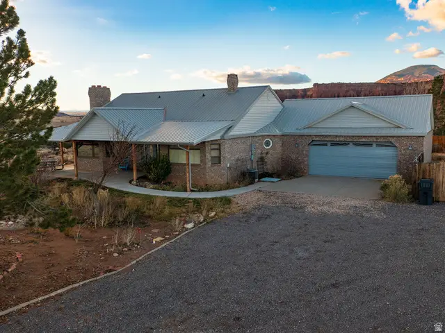 397 N Wendy Dr, Torrey, UT 84775 - Image #2