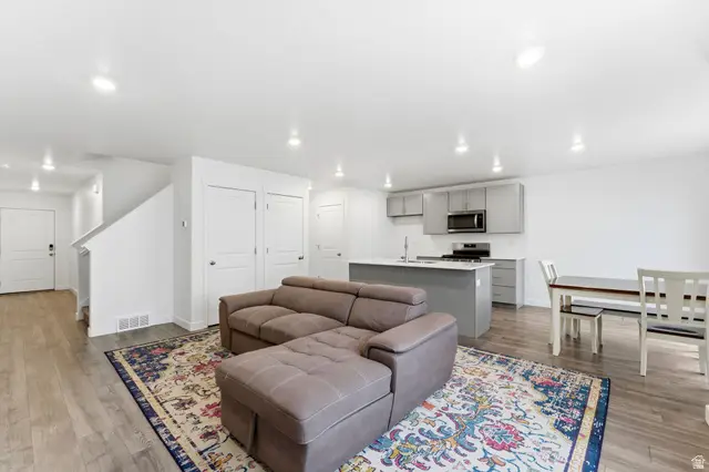 1721 E Eagle View Ln, Eagle Mountain, UT 84005 - Image #3