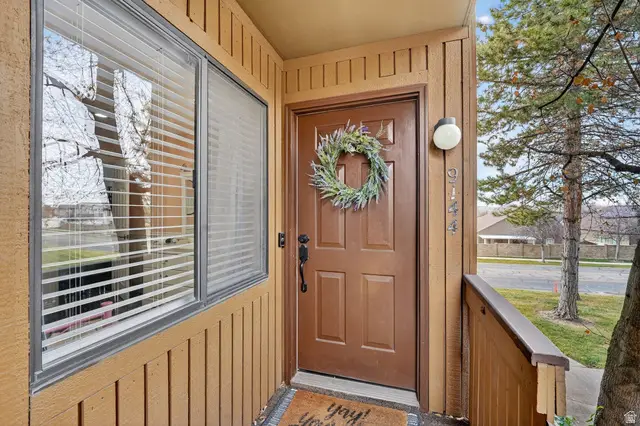 9144 S Jefferson Pl, Sandy, UT 84070 - Image #2