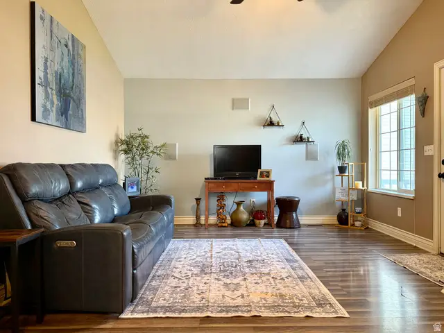 1526 E Shadow Dr, Eagle Mountain, UT 84005 - Image #3