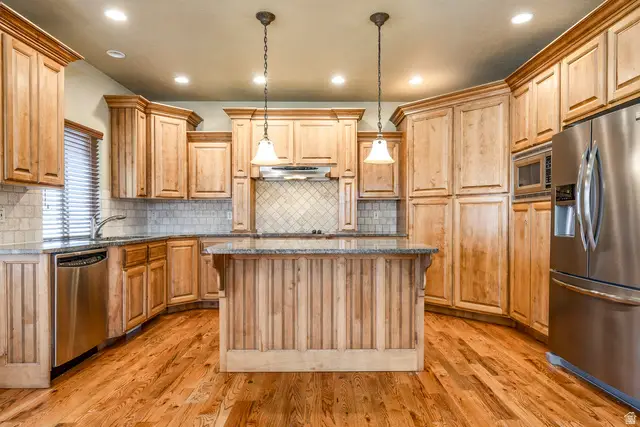 5588 S Farm Hill Dr, Salt Lake City, UT 84117 - Image #2