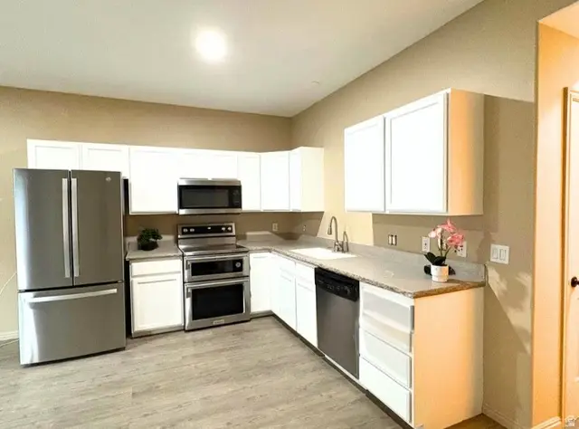 2402 S Black Village Ct W, West Valley City, UT 84119 - Image #2