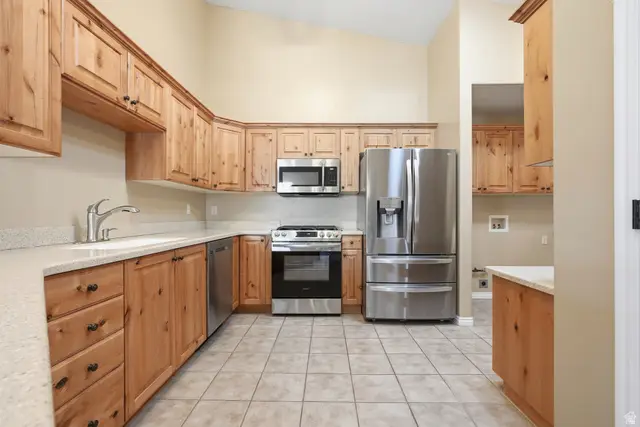 3537 W Green Springs Ln, Taylorsville, UT 84129 - Image #2