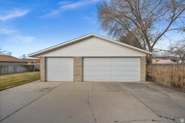861 E Daisy Ave, Sandy, UT 84094 - Image #2