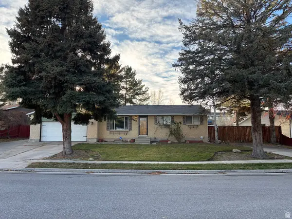 5346 S Queenswood Dr, Taylorsville, UT 84129