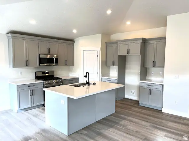 1206 N Berra Blvd, Tooele, UT 84074 - Image #2