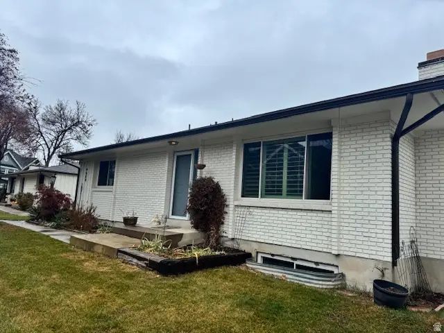 4608 S Locust Ln E, Holladay, UT 84117 - Image #1