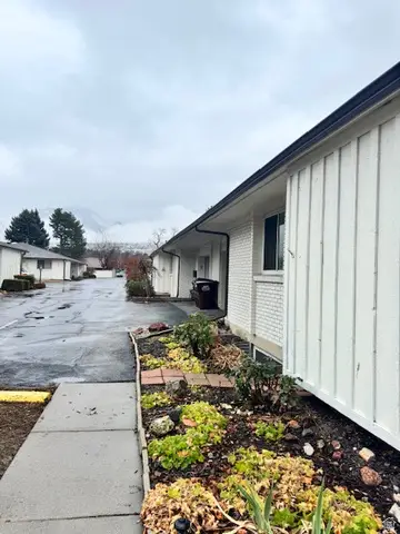 4608 S Locust Ln E, Holladay, UT 84117 - Image #2