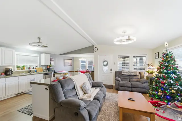 989 Yucca Dr W, Taylorsville, UT 84123 - Image #3