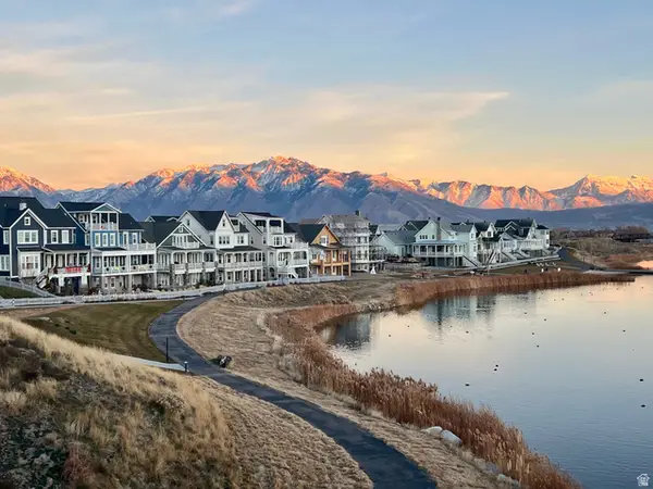 11048 S Paddle Board Way #3-332, South Jordan, UT 84009