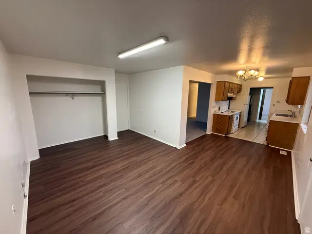 5987 S Blue Stone Cir, Murray, UT 84123 - Image #3