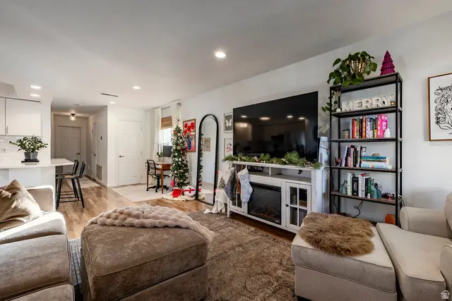 6375 S Malstrom Ln, Murray, UT 84107 - Image #2