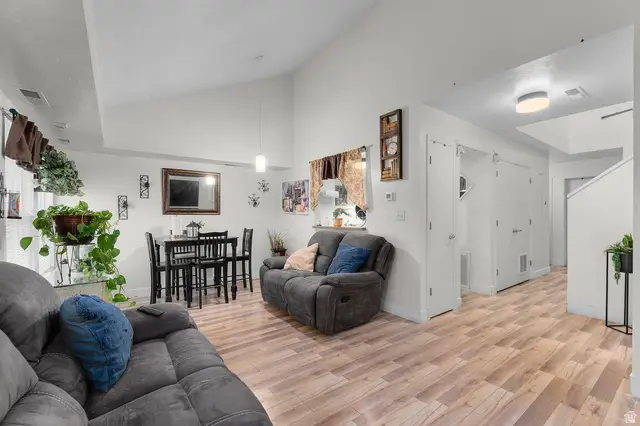 588 W Wolfe Grove Cir, Midvale, UT 84047 - Image #3