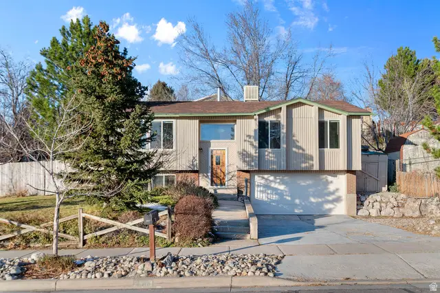 2333 E Cliff Swallow Dr, Sandy, UT 84093 - Image #2