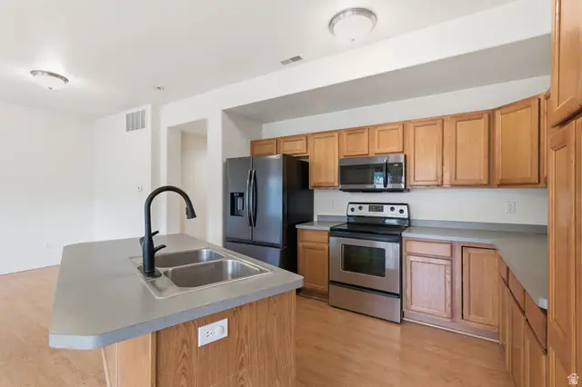 263 E Sunshine Dr N, Saratoga Springs, UT 84043 - Image #3