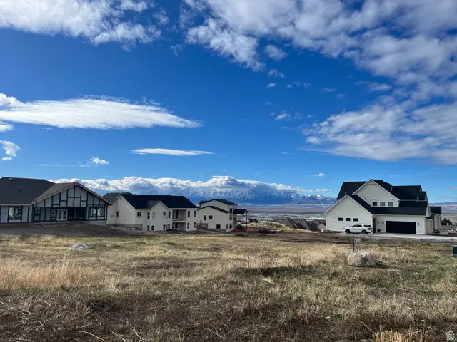 882 E 160 N #4, Hyde Park, UT 84318 - Image #3