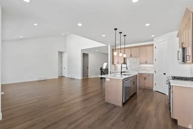 238 W Hillcrest Dr, Spanish Fork, UT 84660 - Image #2