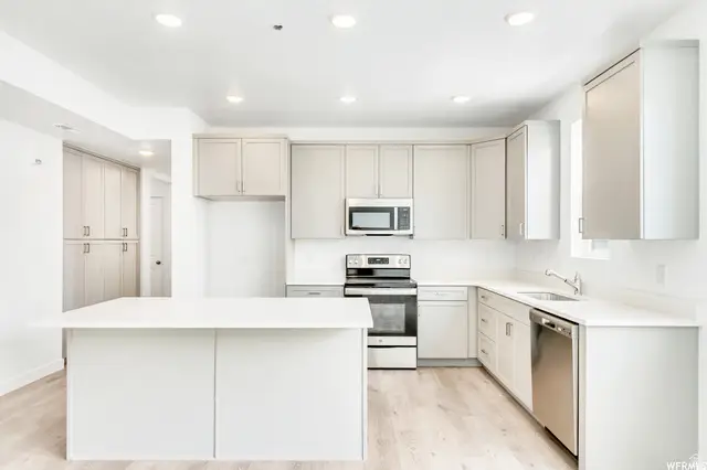 5249 W Reventon Dr S #201, South Jordan, UT 84009 - Image #3