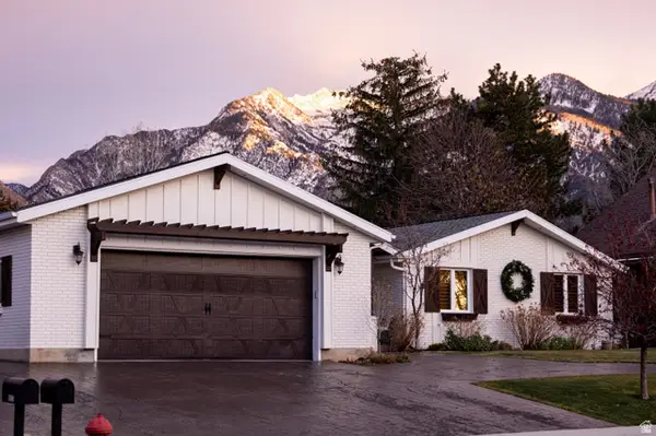 8867 S East Hills Dr E, Sandy, UT 84093