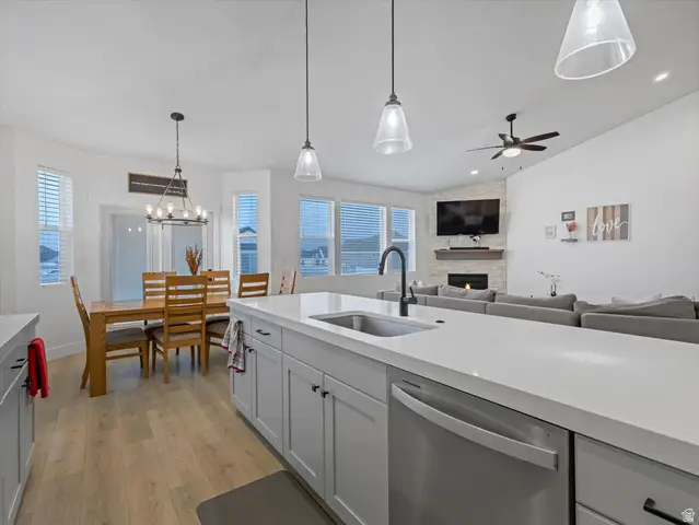 293 E Bedford Dr, Stansbury Park, UT 84074 - Image #3