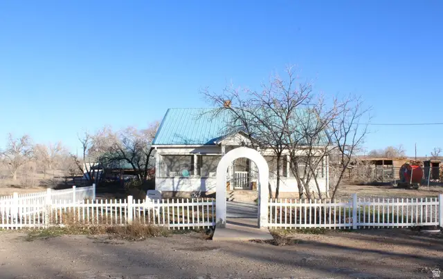 70 N 100 W, Hanksville, UT 84734 - Image #1