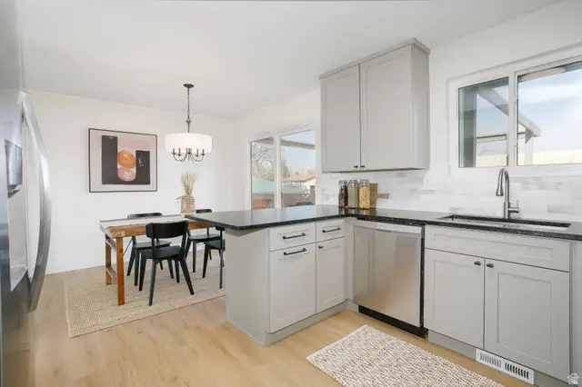 5956 W Jargon Cir, Kearns, UT 84118 - Image #3