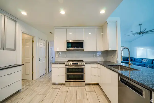 1466 N Lewis Peak Dr, Ogden, UT 84404