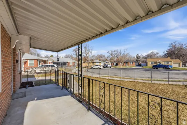 1076 S Glendale Cir, Salt Lake City, UT 84104 - Image #3