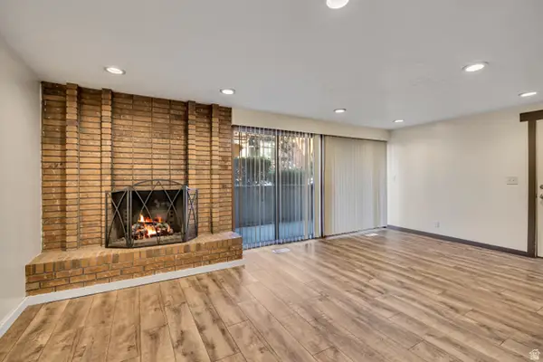 8136 S Cottonwood Cir, Sandy, UT 84094