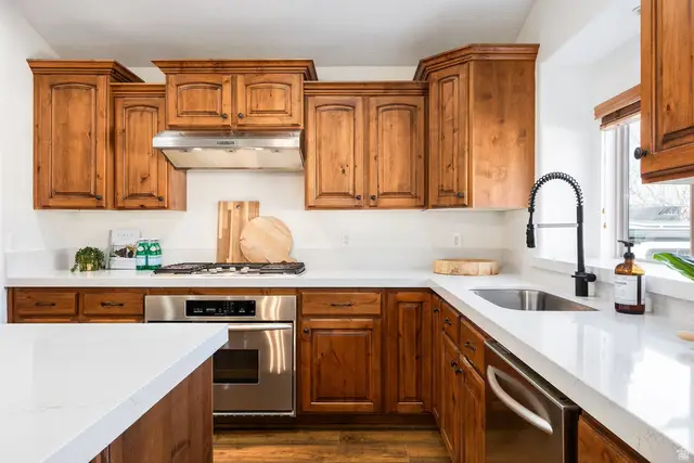 439 E Midlake Dr, Draper, UT 84020 - Image #3