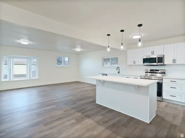 5229 S Kingswood Dr, Taylorsville, UT 84129 - Image #2