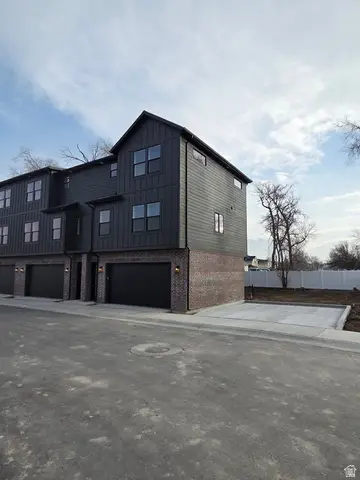 7633 S Woodtrail Way E, Sandy, UT 84047