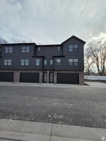 7633 S Woodtrail Way E, Sandy, UT 84047 - Image #3