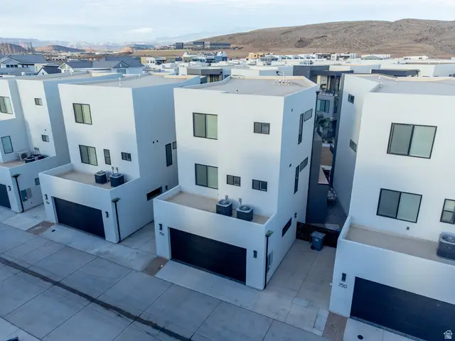 756 W Sapphire Ln, Saint George, UT 84790 - #1