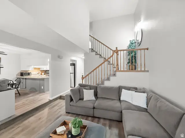 8732 S Oakwood Cir, Sandy, UT 84094 - Image #3