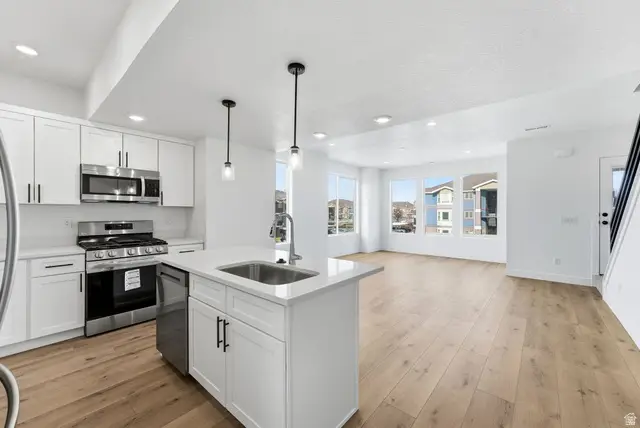 132 Chambord Ct E, Sandy, UT 84070 - Image #1