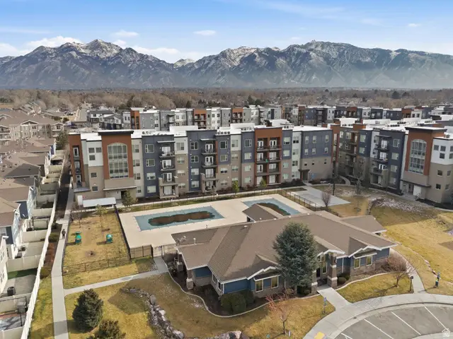 136 Chambord Ct E, Sandy, UT 84070 - Image #3