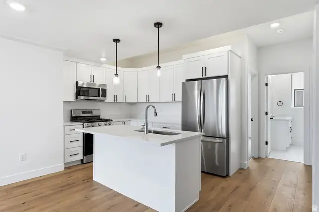 140 Chambord Ct E, Sandy, UT 84070 - Image #2